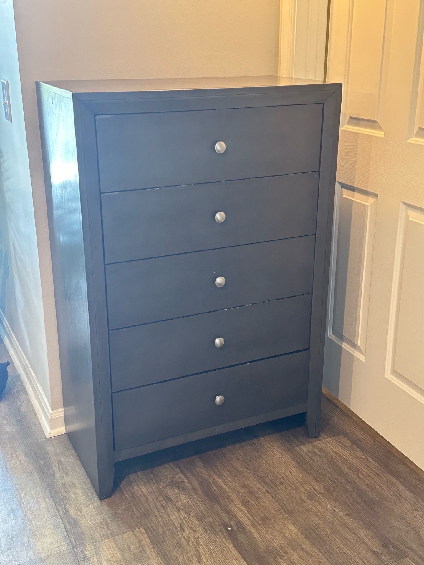 Wooden 5-drawer dresser