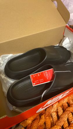 Nike “Rejuven8” Black slides M11