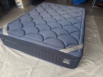 Queen Mattress - DreamCloud Luxe Hybrid