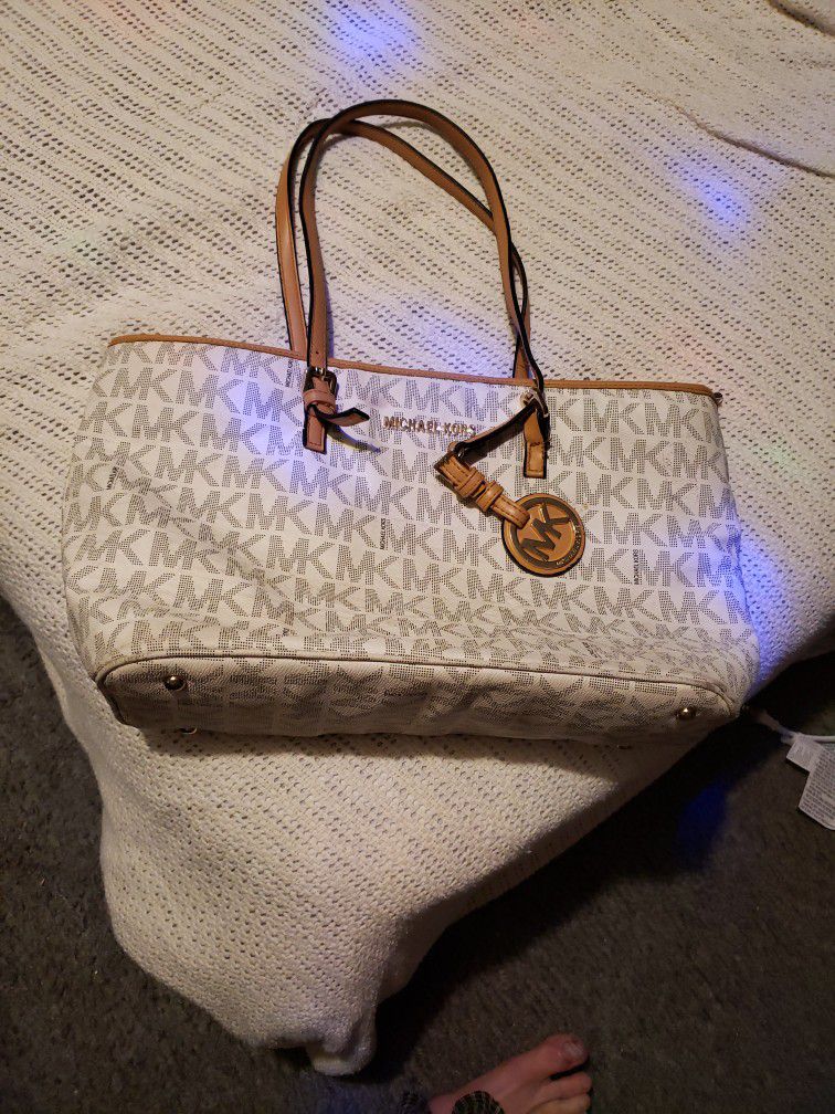 Micheal Kors Hand Bag/purse. Absolutely Amazing!