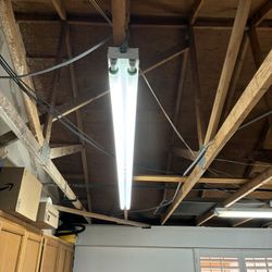 8’ Florescent Lights  