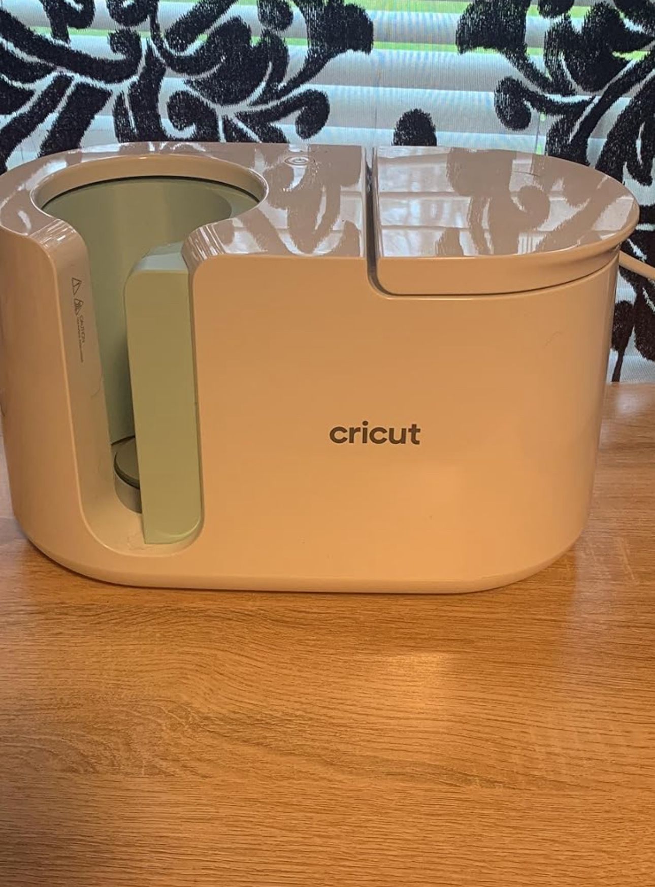 Cricut Mug Press + 4 Blank Mugs (12oz each)