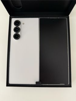 Brand NEW SAMSUNG ZFOLD 6 256gb White 