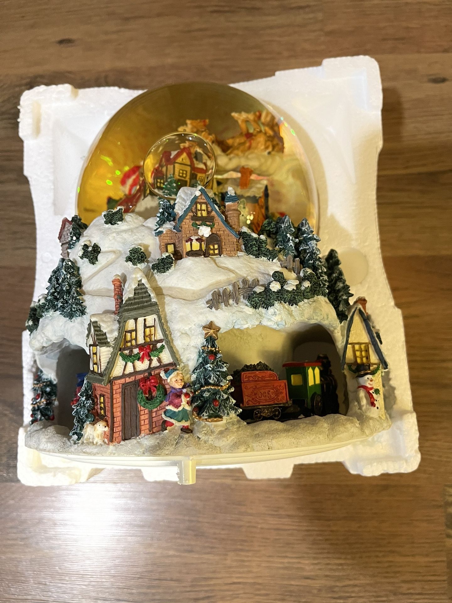 Vintage Christmas Musical Snow Globe Decoration