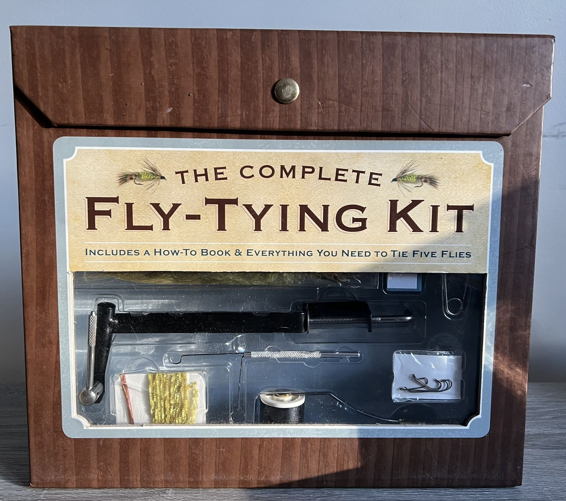 New Becker&Mayer! The Complete Fly-Tying Kit NOS with Book