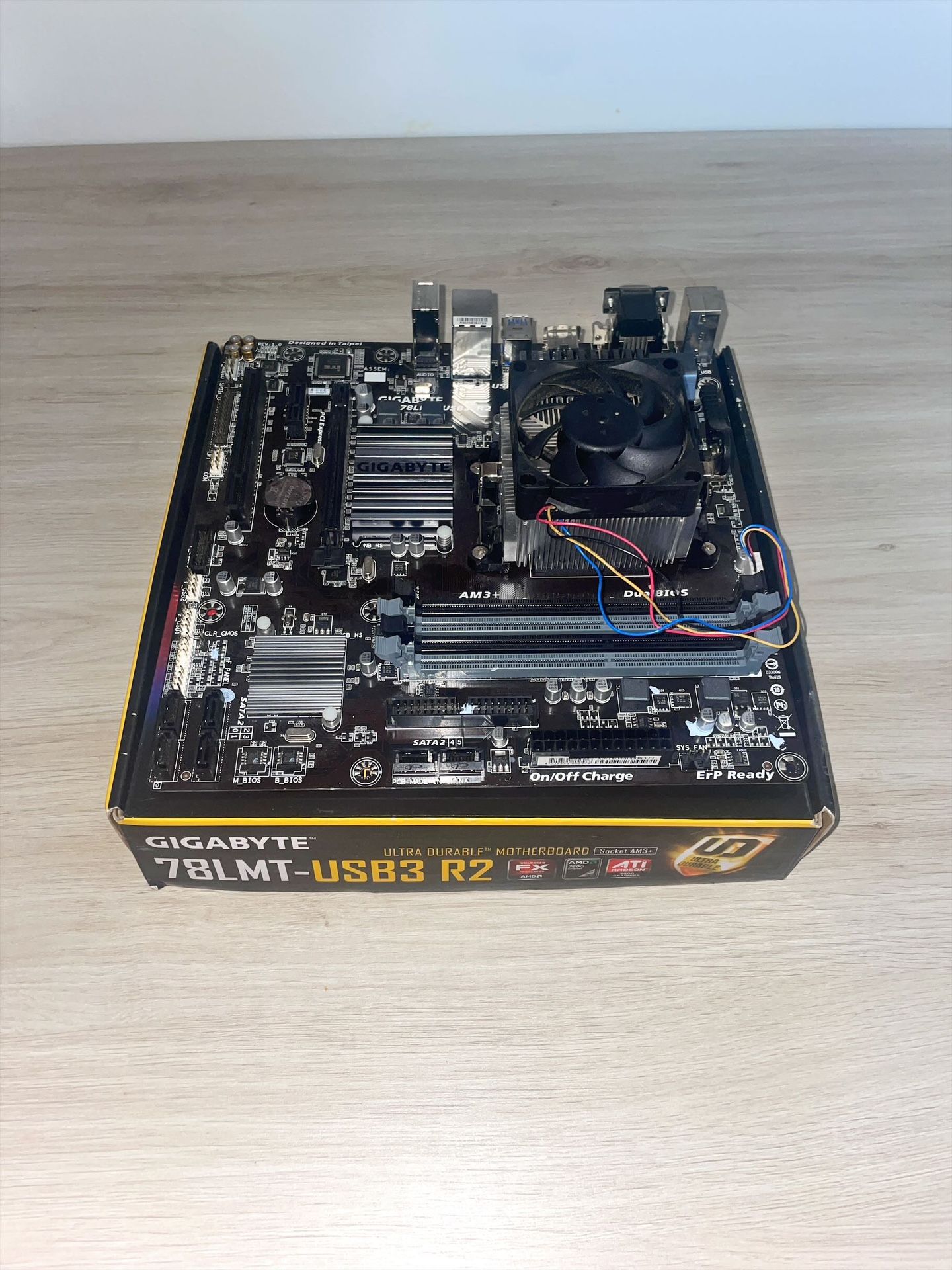 (Motherboard + CPU Combo) Gigabyte GA-78LMT-USB3 R2 + AMD FX 4300
