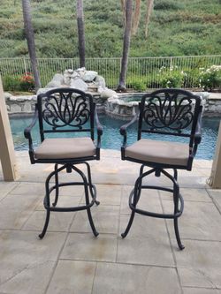 Elisabeth 2 Pc Cast Aluminum - Bar Height Barstool Set