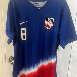 NWT Mens Medium USA