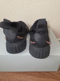 Woman's Puma Tenishoes size 7