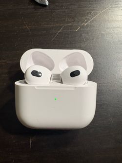 Apple airpods 3rds generation good condition with charger