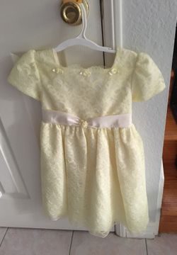 Cute lace dress, size 5 girl