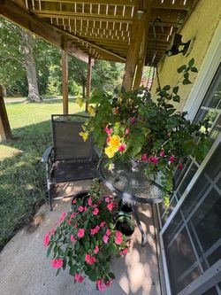 Black Metal Outdoor Patio table and Chairs