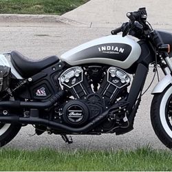 2021 Indian Scout Bobber ABS in Smoke White
