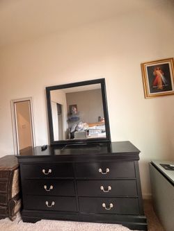 Dresser & matching nightstand