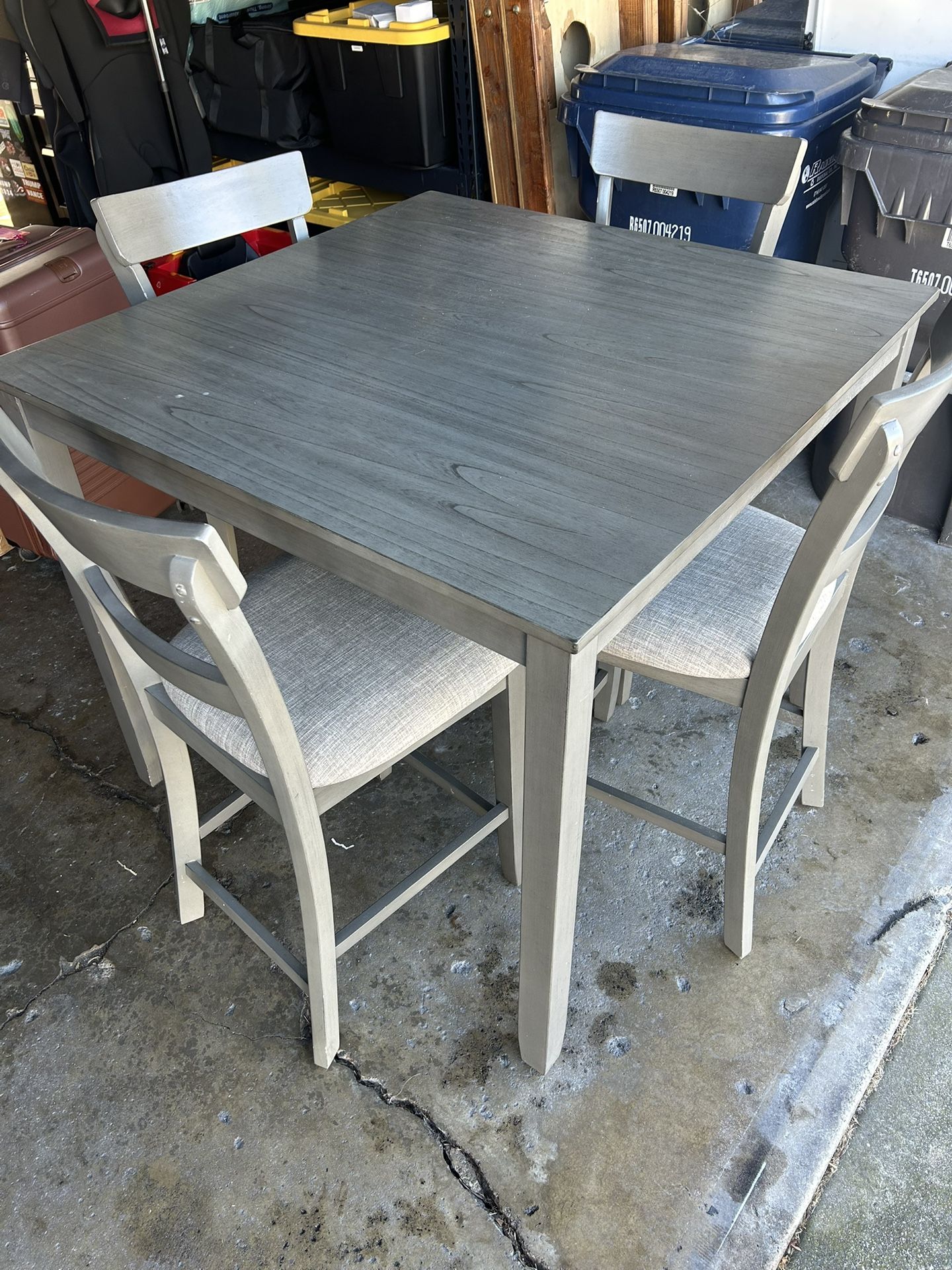 4 Person Dining Room Table