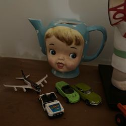 Beautiful Vintage Tea Pot