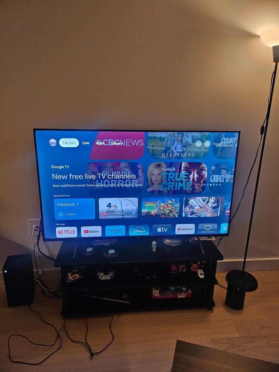 55 inch Hisense ULED 4K Premium 55U6H (2022 Model) + stand for free