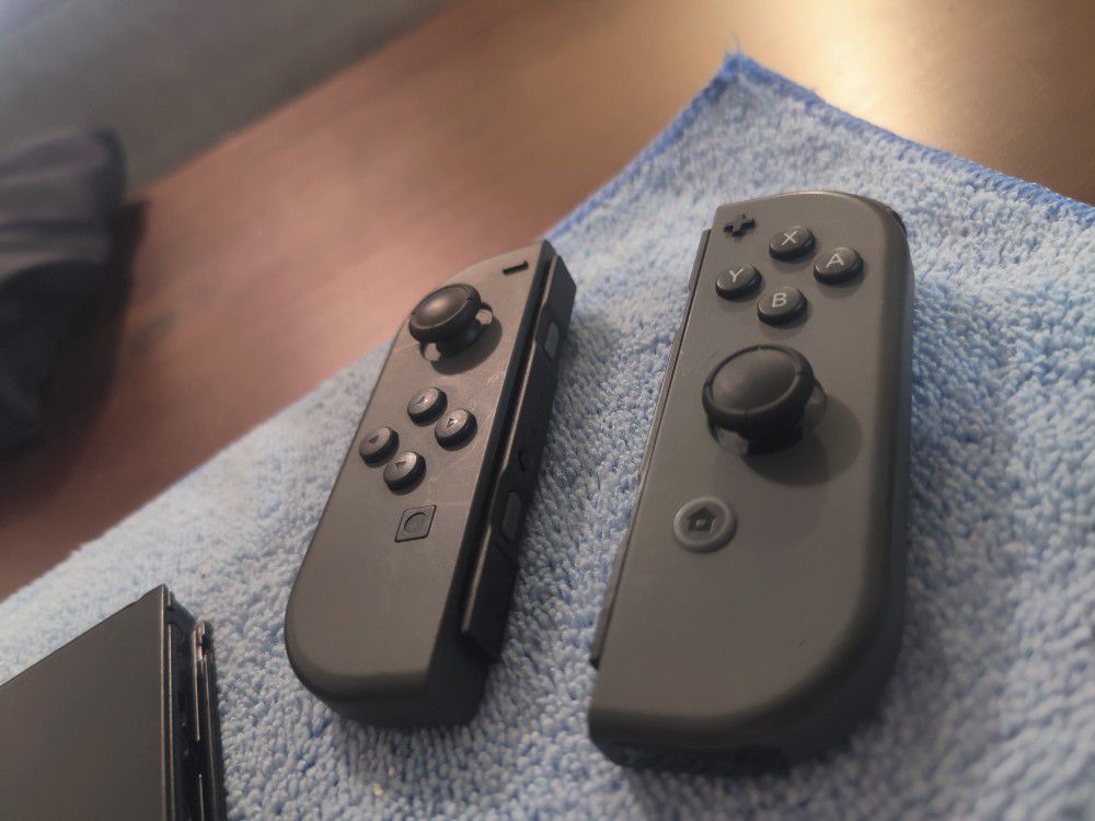Nintendo Switch (Non-OLED)