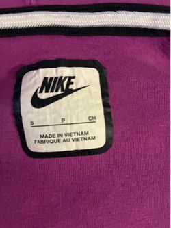 Women’s small Nike tech