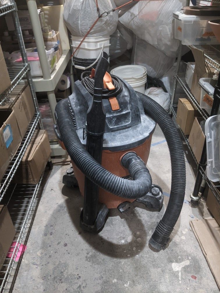 12 Gal Wet/Dry Vacuum