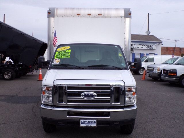 2013 Ford E350 12 ft box with lift low low miles