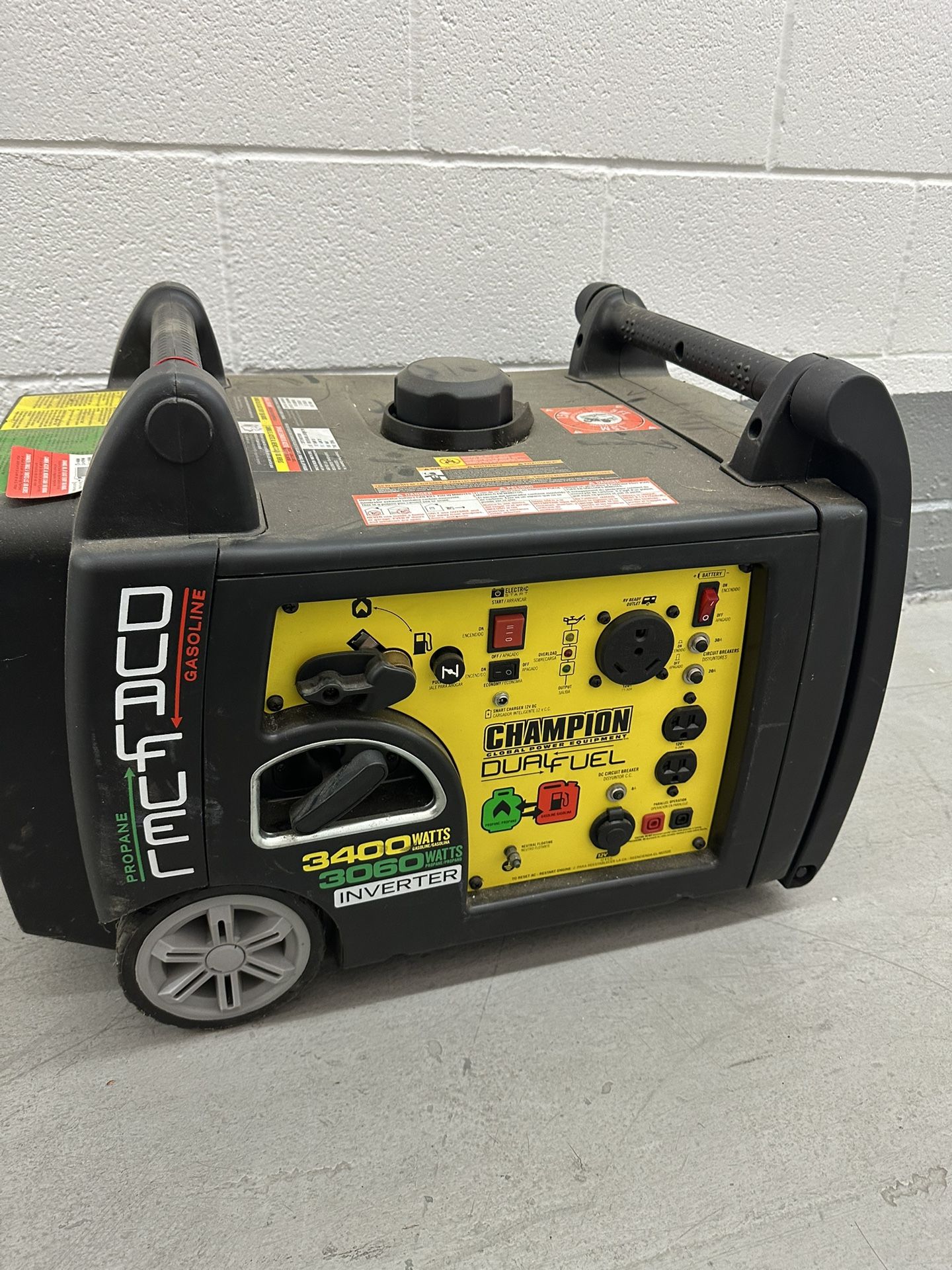 Champion Dual Fuel 3400 Watt Generator/inverter
