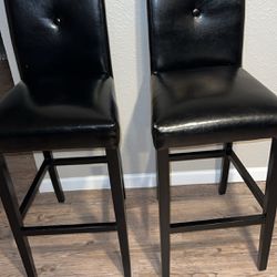 3 Tall Chairs / Bar Stools 