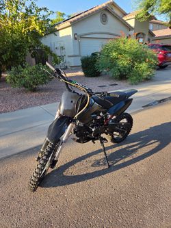 Apollo db-007 125cc dirtbike with clutch