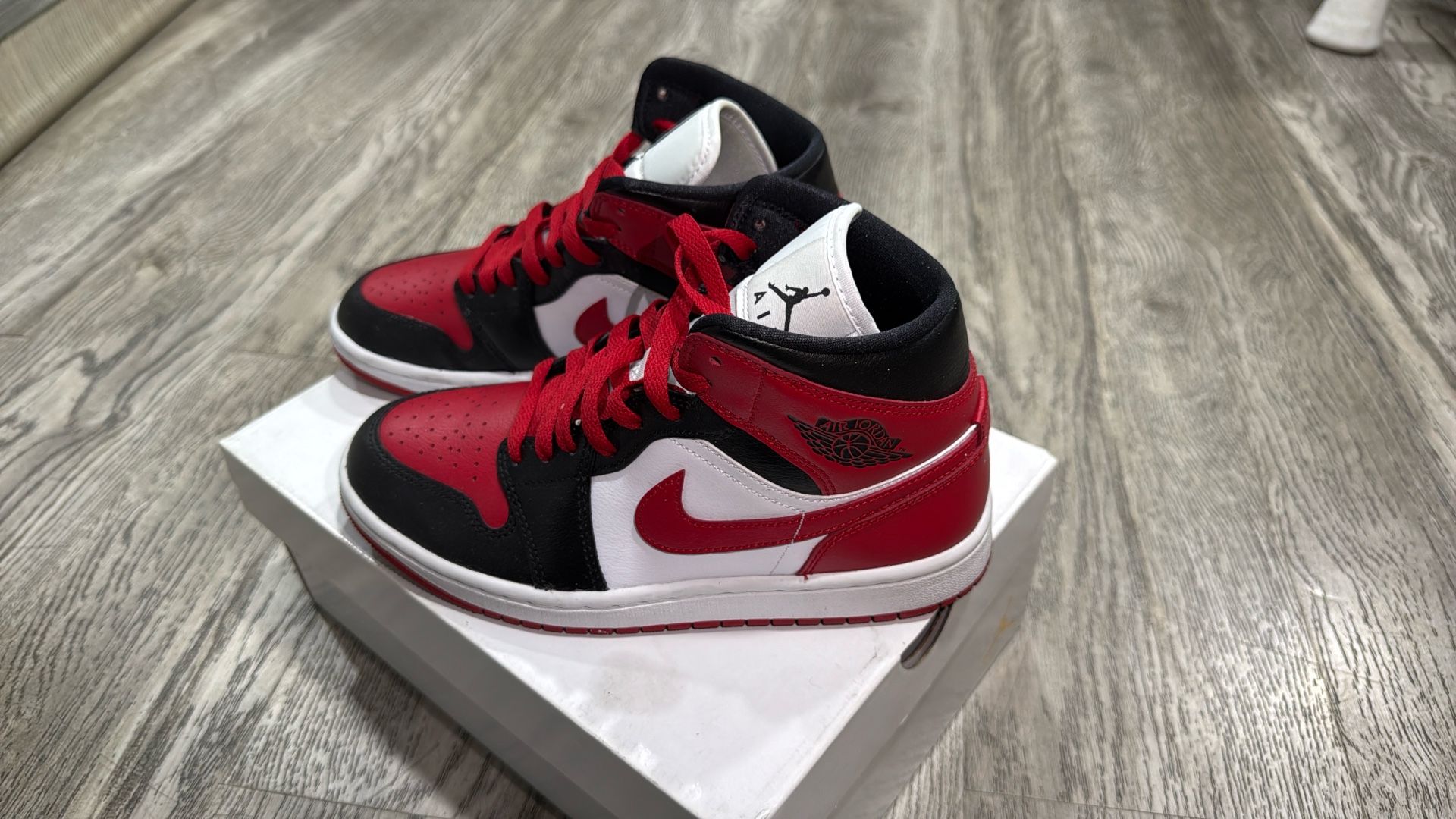 Air Jordan 1 Mid