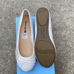 White American Eagle Flats