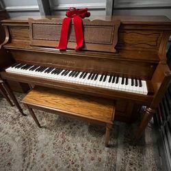 YAMAHA M212 DESIGNER UPRIGHT PIANO! FREE DELIVERY & TUNING!