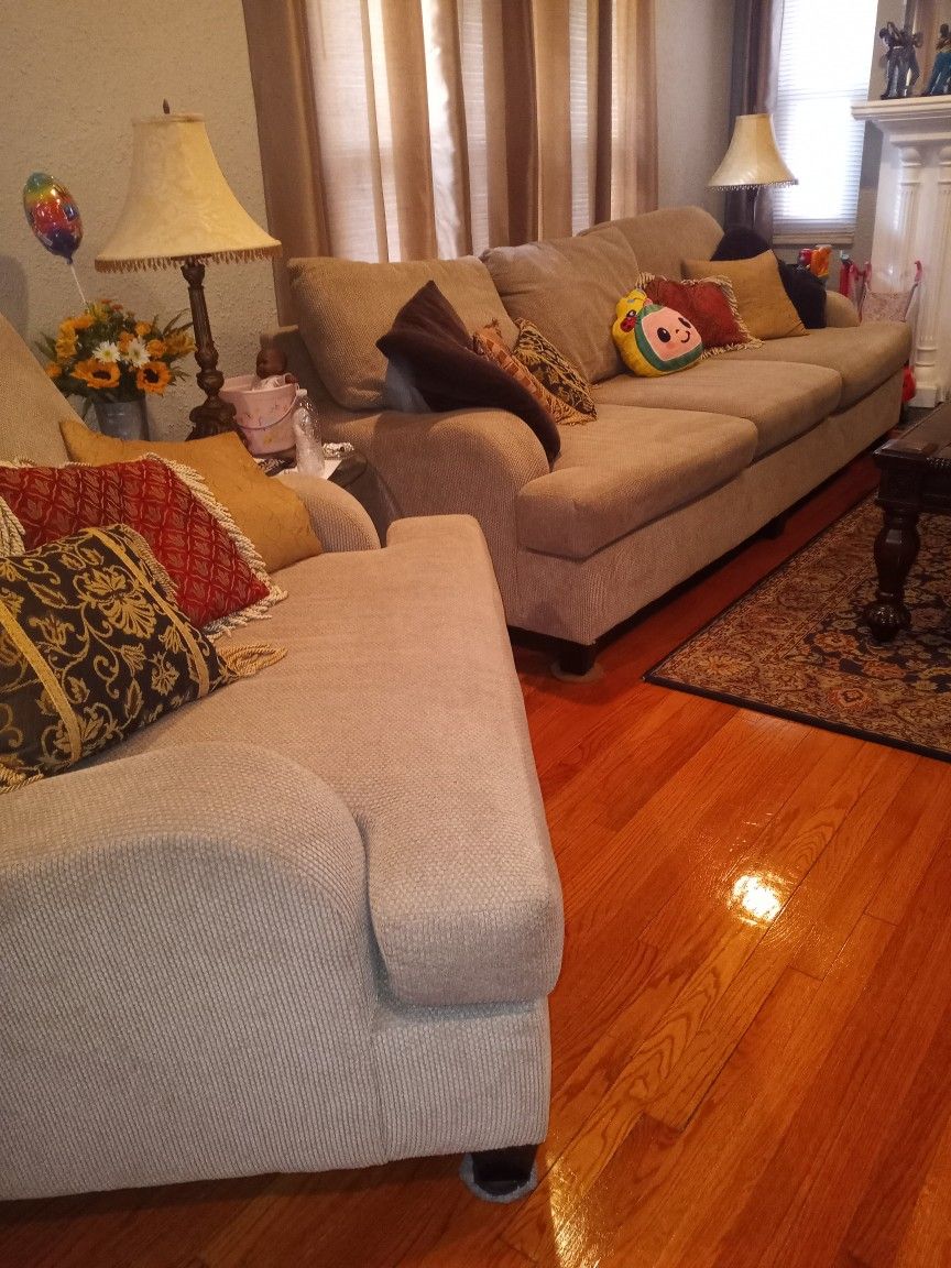 Simmons Sofa & Chair