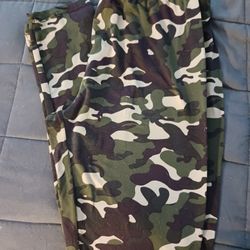 Bobbie Brooks Camo Leggings - Large - NWOT