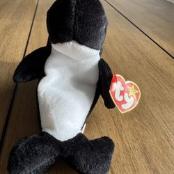 TY Beanie Baby “waves” the Orca Whale 1996