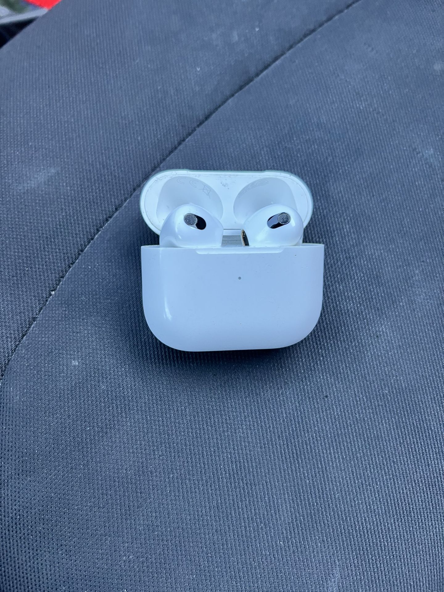 AirPods
