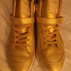 Gaveaway Price / PUMA. GOLD Women's Tennis Shoe..