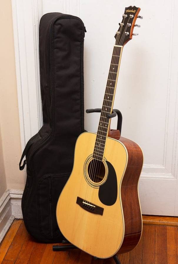 Mitchell MD100S Solid Top Acoustic Guitar & Gigbag