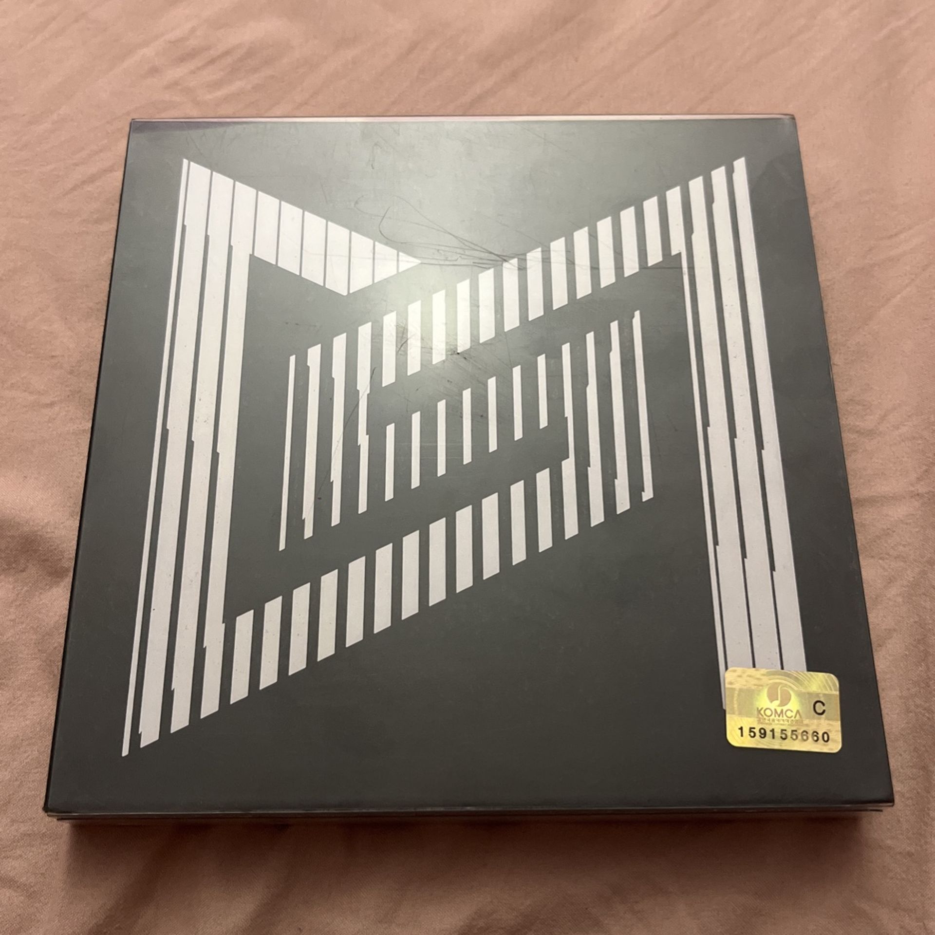 K-pop 2019 CD and Photo Cards