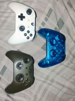Xbox controllers bundle