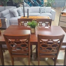 Beautiful 7 Pc Brown Dining Set With 6 Fafric Chairs (New)