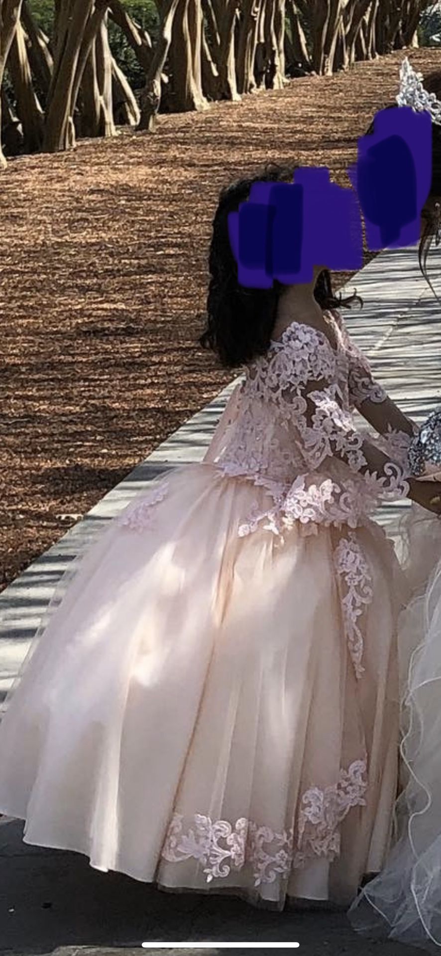 Vestido de fiesta de nińa es modelo de quinceañera pero en size 6