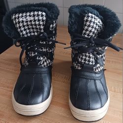 WOMEN'S CHAMPION BRAND BLACK & WHITE CHECKERED WINTER BOOTS SIZE 7, SEE PICS 4 COMPARABLE PRICES
