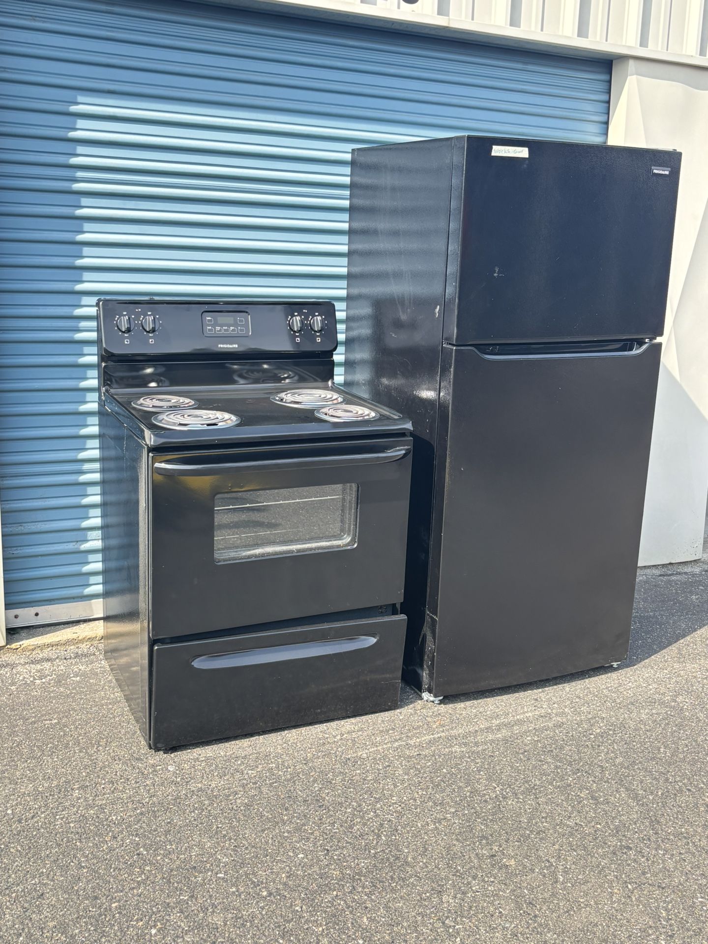 Frigidaire Refrigerator And Range ππ