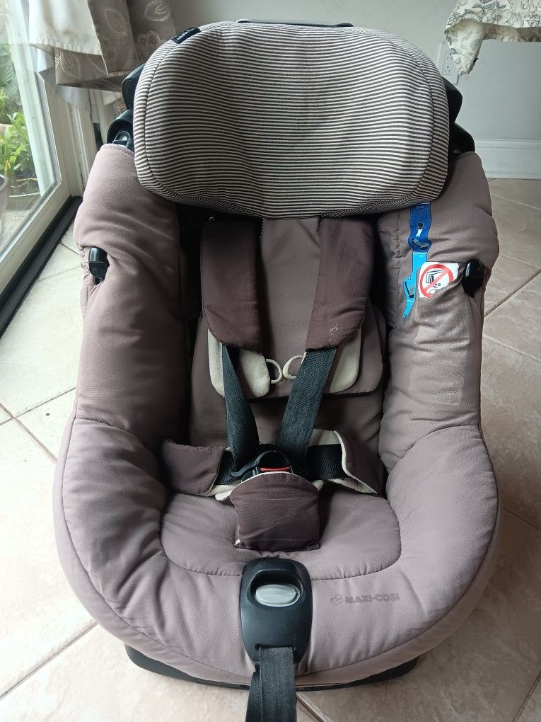 Maxi-Cosi AxissFix 360° Rotating ISOFIX Baby / Child Car seat