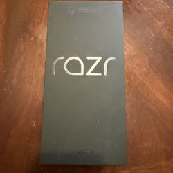 UNLOCKED BRAND NEW  MOTOROLA RAZR 2025