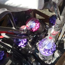 Vacuum Dyson $60 Good Condition