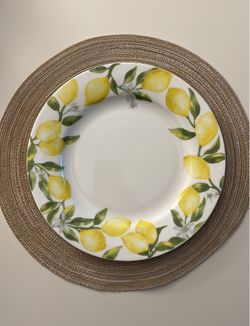 Lemon-Themed Ceramic Plates Set of 6 (Like New)