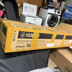 Yamaha PSR SX700