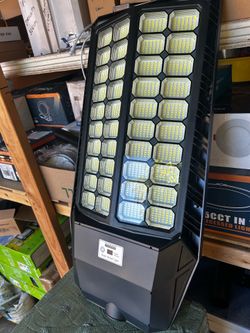 BRAND  NEW  BIG 7000 WATTS  WITH GLASS  LENSE  LED   Solar Street Light Outdoor waterproof for commercial or home