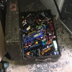 Huge Army Box Of Cars Hot wheels/matchbox And More Over 3000 Cars 